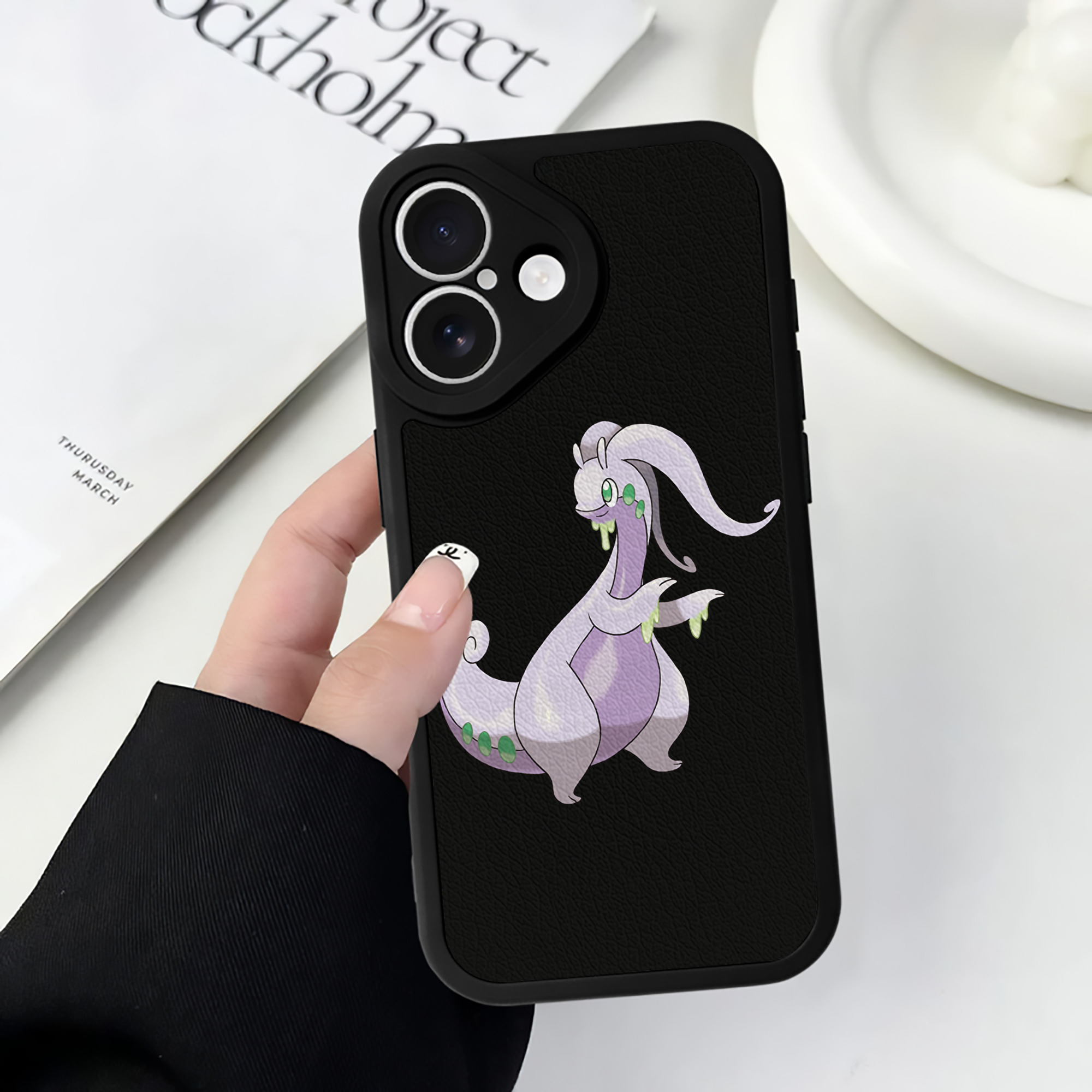 （画像用） ポケットモンスター Pokémon 【iPhone 16シリーズ対応】シリコンスマホケース（レザー調） 材質：シリコン